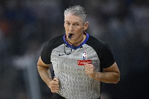 Skip：裁判福斯特收到了NBA的剧本！马刺进总决赛打尼克斯